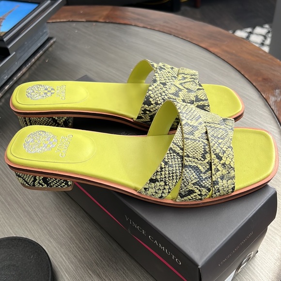VINCE CAMUTO slides - Picture 2 of 4